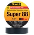 Un rouleau noir de Ruban isolant de grand rendement de qualité professionnelle Super 88 Scotch®avec son emballage sur le rouleau.