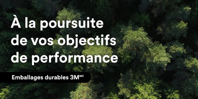 Vue aérienne d’une forêt verte et dense, accompagnée du texte à l’écran : « Performance motivée par l’objectif ».
