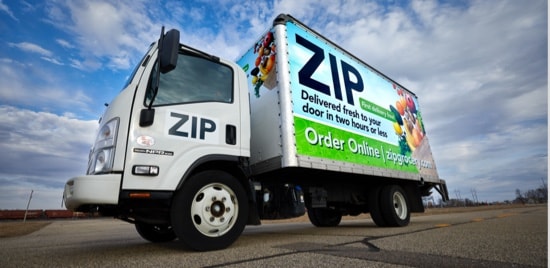 Un camion de location recouvert d'une pellicule de placage interchangeable.
