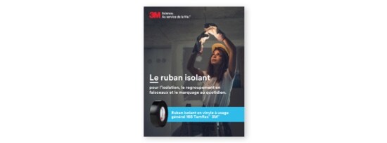 Une fiche de vente montrant un électricien inspectant un câble.
