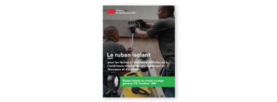 Une fiche de vente montrant deux travailleurs qui acheminent des câbles sur le côté d’un bâtiment.
