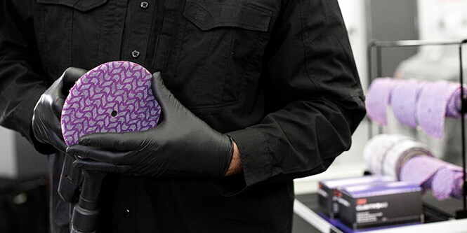 image of person holding 3M Net Abrasive
